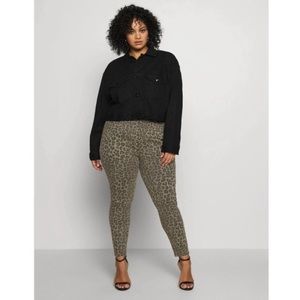 NWT Good American Good Waist Crop in Sage Leopard